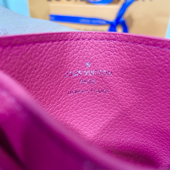 🩷🩷Louis Vuitton Lockme Cardholder - Picture 9 of 11